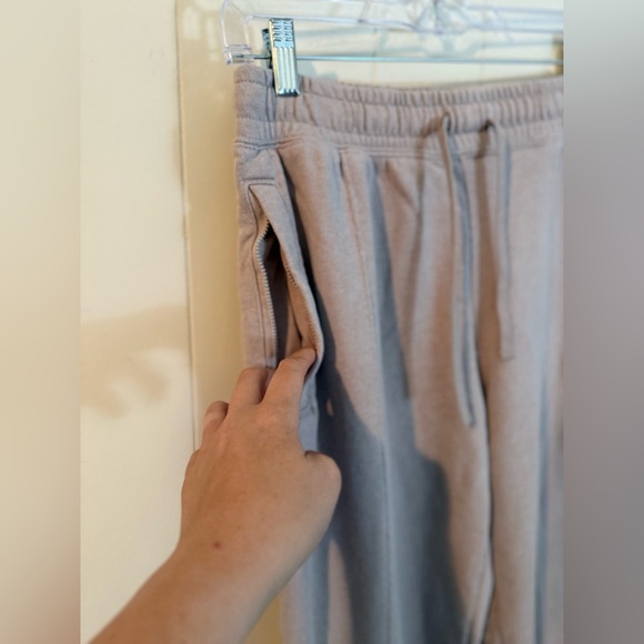 Jordan Essentials Pleated Fleece Cuffed Sweatpants Beige/Gray Women's Size XS - Picture 12 of 15